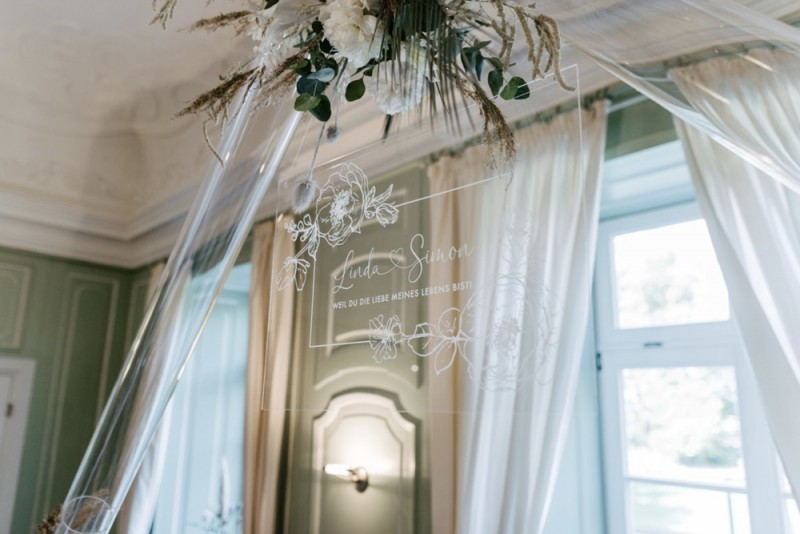 Eine moderne Sommerhochzeit im Greenery Stil im schönen Schlossgut Gross Schwansee Hochzeitsschild, Acrylschild Hochzeit, Hochzeitsdekoration