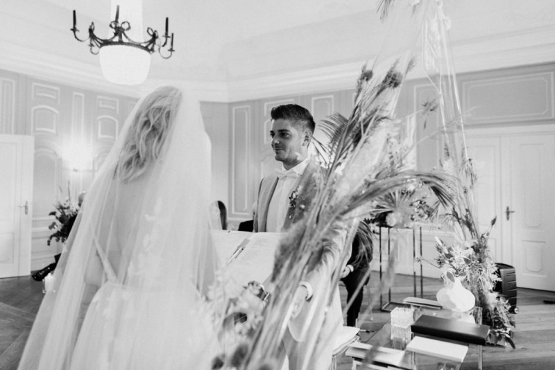 Eine moderne Sommerhochzeit im Greenery Stil im schönen Schlossgut Gross Schwansee