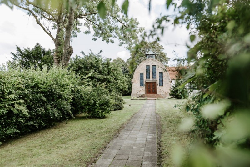Eine moderne Sommerhochzeit im Greenery Stil im schönen Schlossgut Gross Schwansee