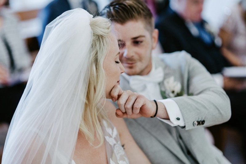 Eine moderne Sommerhochzeit im Greenery Stil im schönen Schlossgut Gross Schwansee