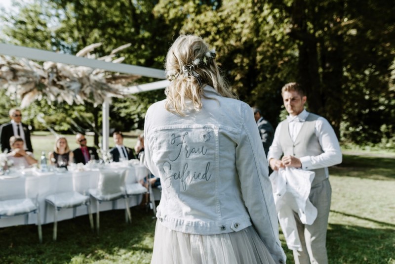 Eine moderne Sommerhochzeit im Greenery Stil im schönen Schlossgut Gross Schwansee