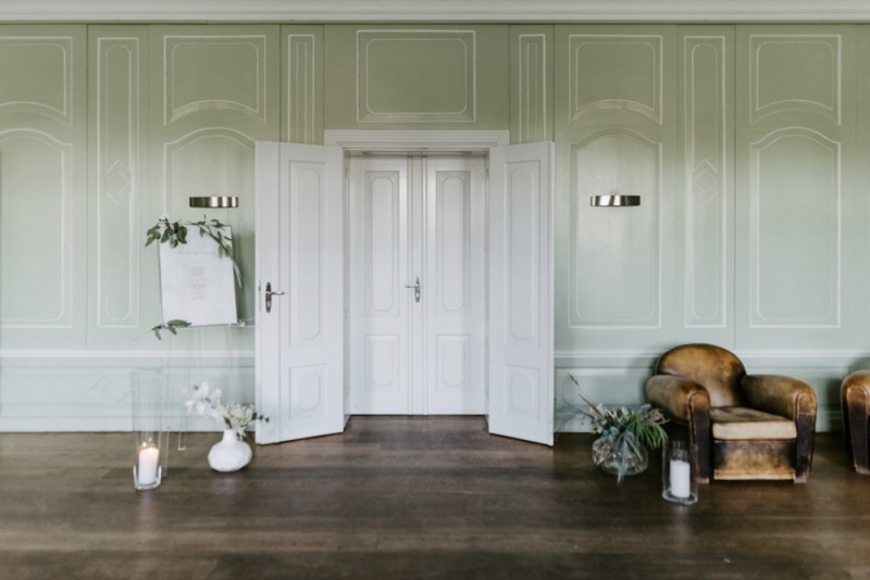 Eine moderne Sommerhochzeit im Greenery Stil im schönen Schlossgut Gross Schwansee