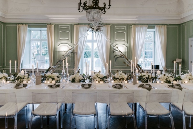 Eine moderne Sommerhochzeit im Greenery Stil im schönen Schlossgut Gross Schwansee