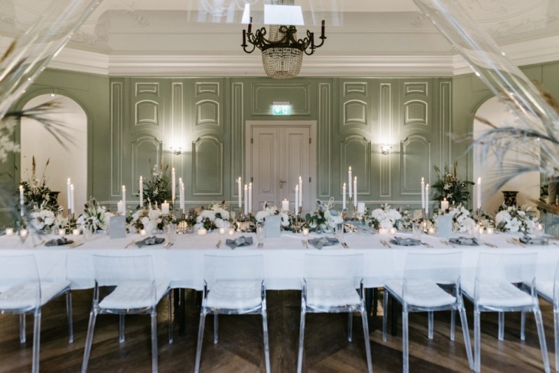 Eine moderne Sommerhochzeit im Greenery Stil im schönen Schlossgut Gross Schwansee