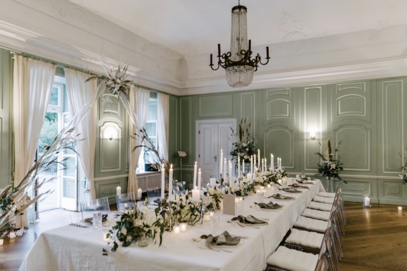 Eine moderne Sommerhochzeit im Greenery Stil im schönen Schlossgut Gross Schwansee