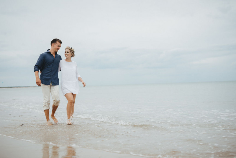 Eine Strandhochzeit in den Niederlanden in Beige und Blau mit Delfter Blau Porzellan