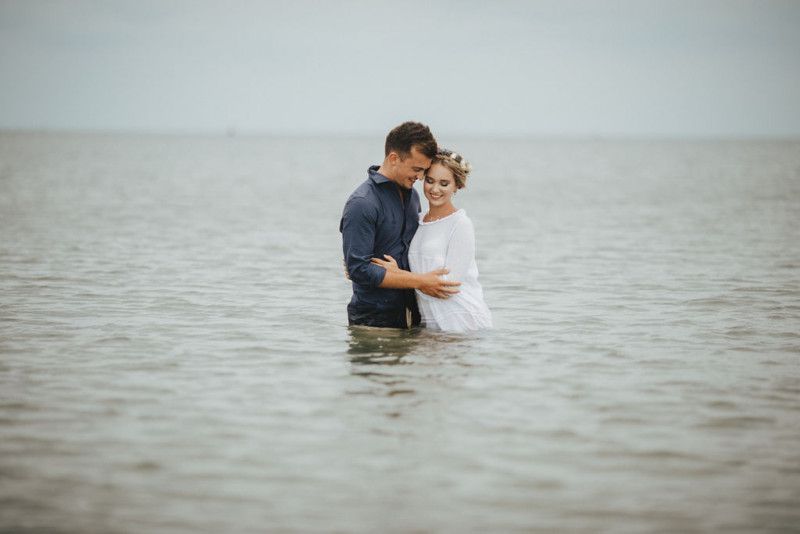 Eine Strandhochzeit in den Niederlanden in Beige und Blau mit Delfter Blau Porzellan