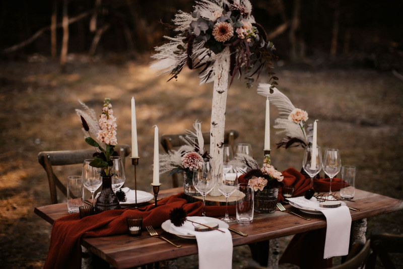 Eine atmberaubende Bohohochzeit mit suessen Eseln auf der Waldlichtung der Eselwanderung Pfalz