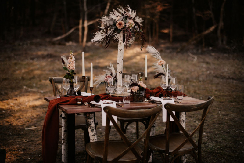 Eine atmberaubende Bohohochzeit mit suessen Eseln auf der Waldlichtung der Eselwanderung Pfalz