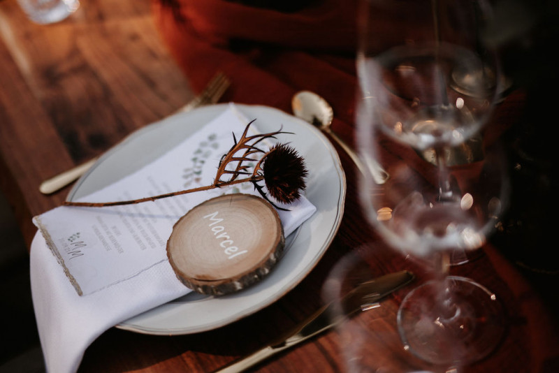 Eine atmberaubende Bohohochzeit mit suessen Eseln auf der Waldlichtung der Eselwanderung Pfalz