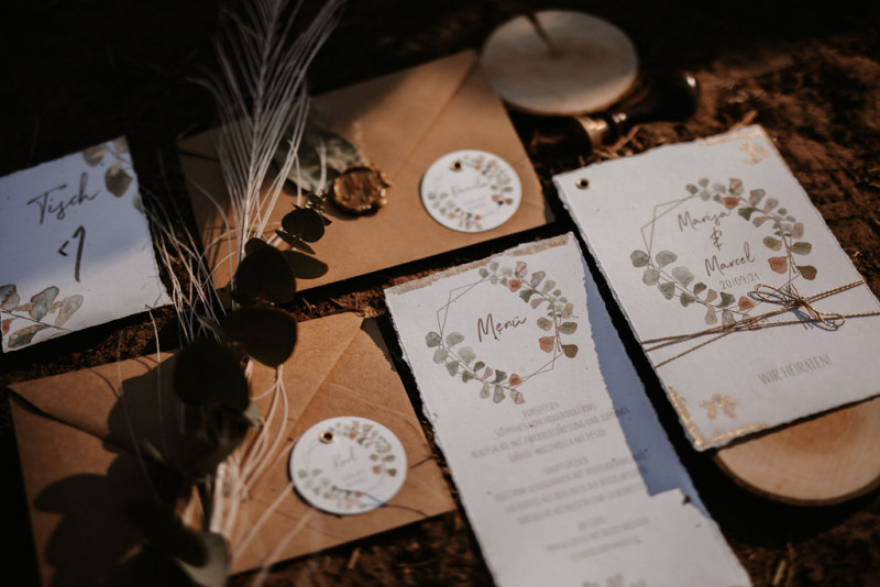 Eine atmberaubende Bohohochzeit mit suessen Eseln auf der Waldlichtung der Eselwanderung Pfalz