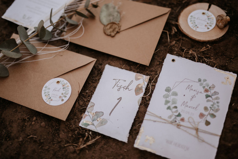 Eine atmberaubende Bohohochzeit mit suessen Eseln auf der Waldlichtung der Eselwanderung Pfalz
