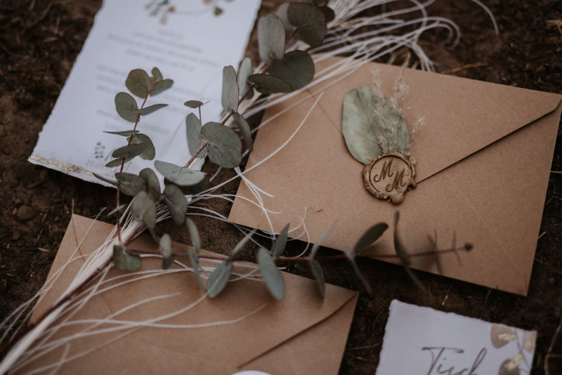 Eine atmberaubende Bohohochzeit mit suessen Eseln auf der Waldlichtung der Eselwanderung Pfalz