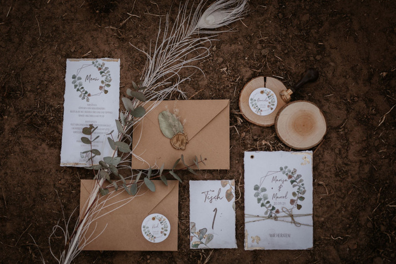 Eine atmberaubende Bohohochzeit mit suessen Eseln auf der Waldlichtung der Eselwanderung Pfalz