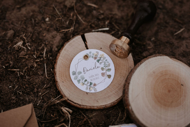 Eine atmberaubende Bohohochzeit mit suessen Eseln auf der Waldlichtung der Eselwanderung Pfalz