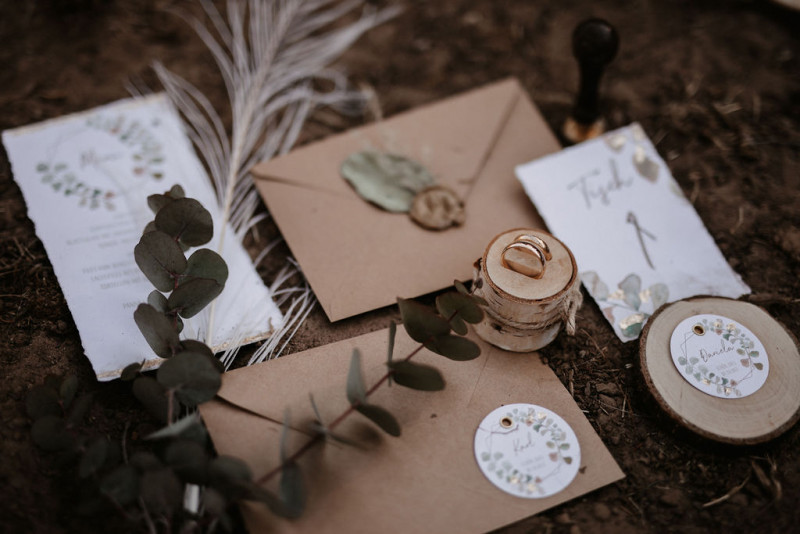 Eine atmberaubende Bohohochzeit mit suessen Eseln auf der Waldlichtung der Eselwanderung Pfalz