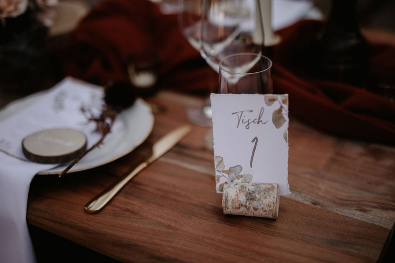Eine atmberaubende Bohohochzeit mit suessen Eseln auf der Waldlichtung der Eselwanderung Pfalz