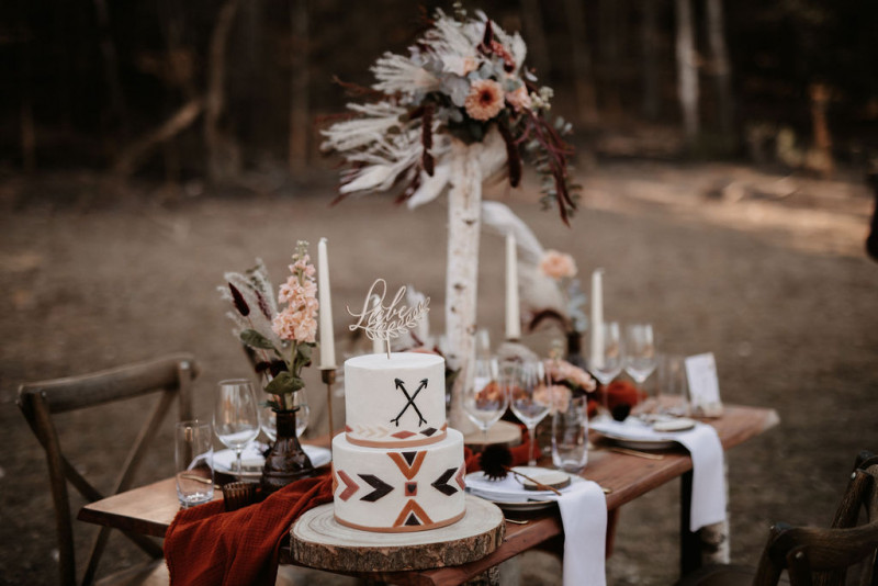 Eine atmberaubende Bohohochzeit mit suessen Eseln auf der Waldlichtung der Eselwanderung Pfalz