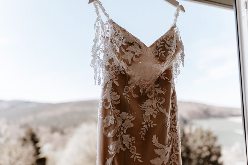 Eine atemberaubende Bohohochzeit im Boho Glam Stil in feinen Nudetönen, strahlendem Weiß und zartem Blush
