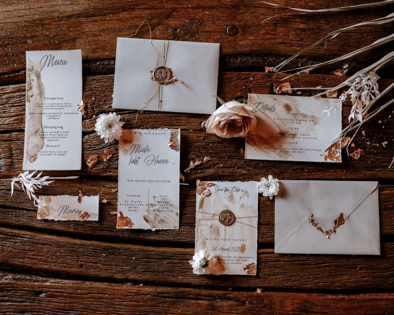 Eine atemberaubende Bohohochzeit im Boho Glam Stil in feinen Nudetönen, strahlendem Weiß und zartem Blush