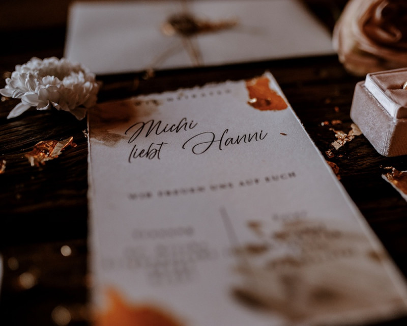 Eine atemberaubende Bohohochzeit im Boho Glam Stil in feinen Nudetönen, strahlendem Weiß und zartem Blush