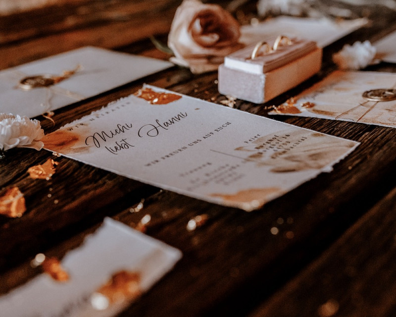 Eine atemberaubende Bohohochzeit im Boho Glam Stil in feinen Nudetönen, strahlendem Weiß und zartem Blush