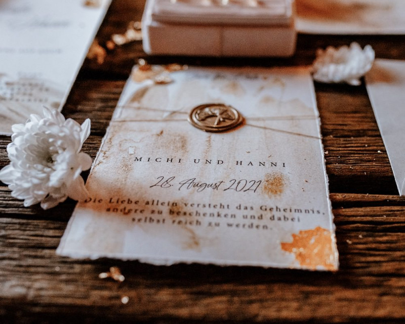 Eine atemberaubende Bohohochzeit im Boho Glam Stil in feinen Nudetönen, strahlendem Weiß und zartem Blush