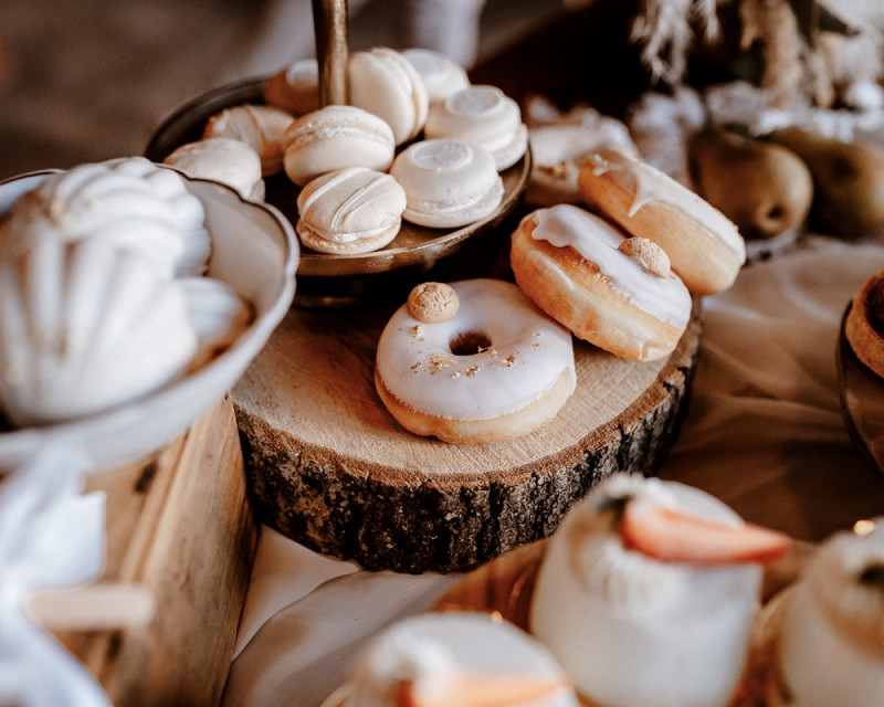 Eine atemberaubende Bohohochzeit im Boho Glam Stil in feinen Nudetönen, strahlendem Weiß und zartem Blush