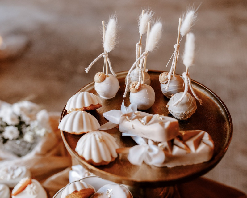 Eine atemberaubende Bohohochzeit im Boho Glam Stil in feinen Nudetönen, strahlendem Weiß und zartem Blush