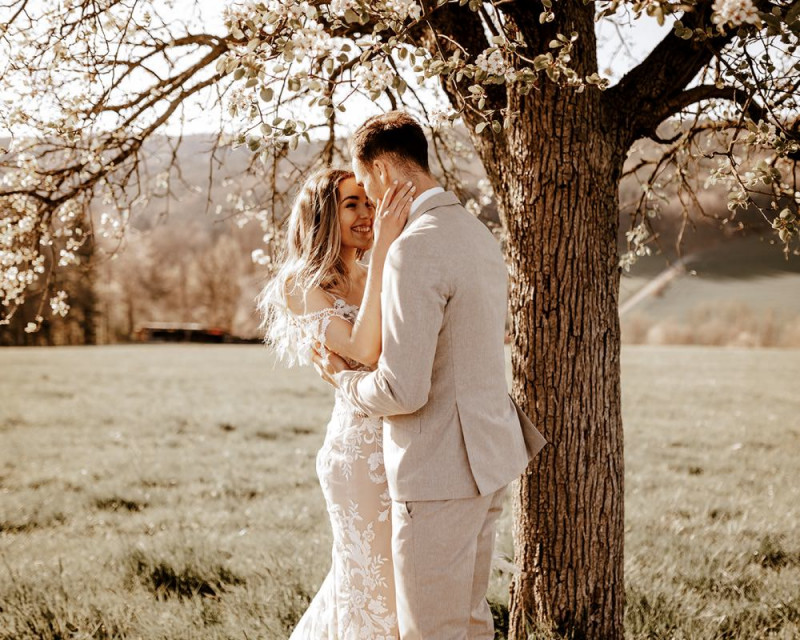 Eine atemberaubende Bohohochzeit im Boho Glam Stil in feinen Nudetönen, strahlendem Weiß und zartem Blush