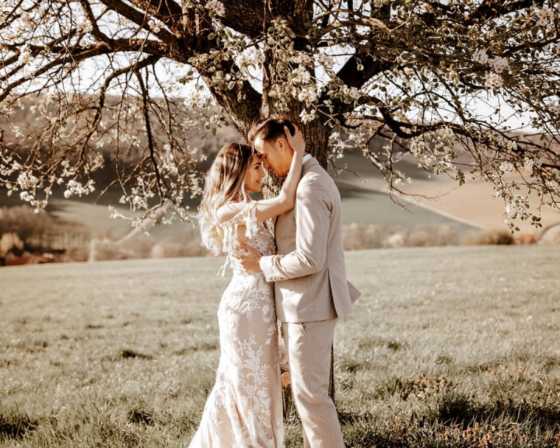 Eine atemberaubende Bohohochzeit im Boho Glam Stil in feinen Nudetönen, strahlendem Weiß und zartem Blush