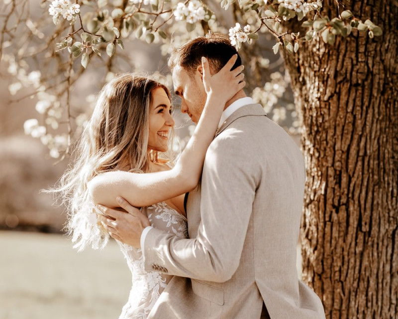 Eine atemberaubende Bohohochzeit im Boho Glam Stil in feinen Nudetönen, strahlendem Weiß und zartem Blush