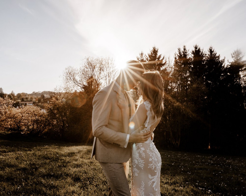 Eine atemberaubende Bohohochzeit im Boho Glam Stil in feinen Nudetönen, strahlendem Weiß und zartem Blush