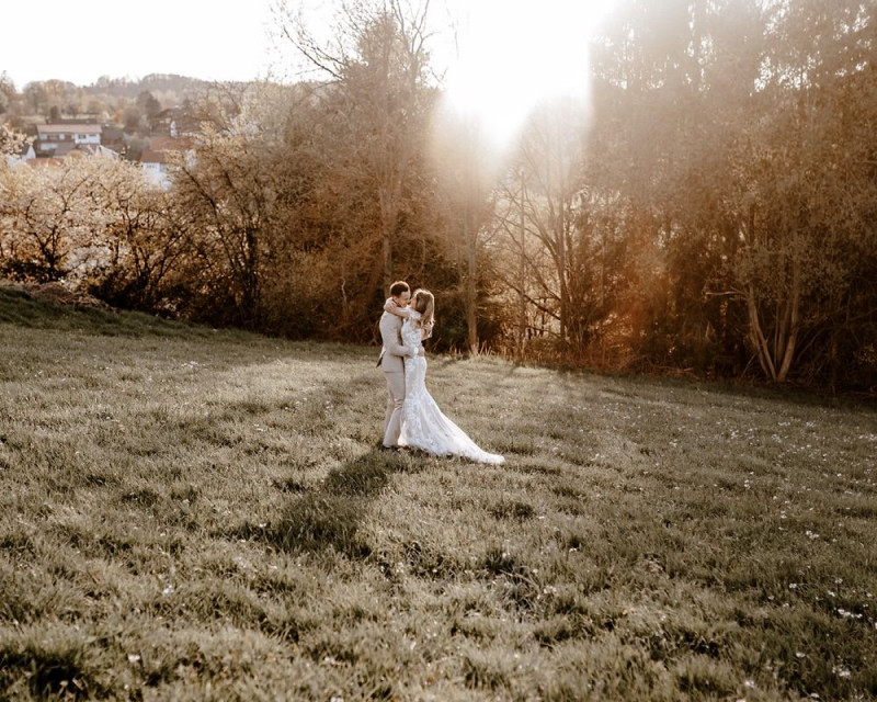 Eine atemberaubende Bohohochzeit im Boho Glam Stil in feinen Nudetönen, strahlendem Weiß und zartem Blush
