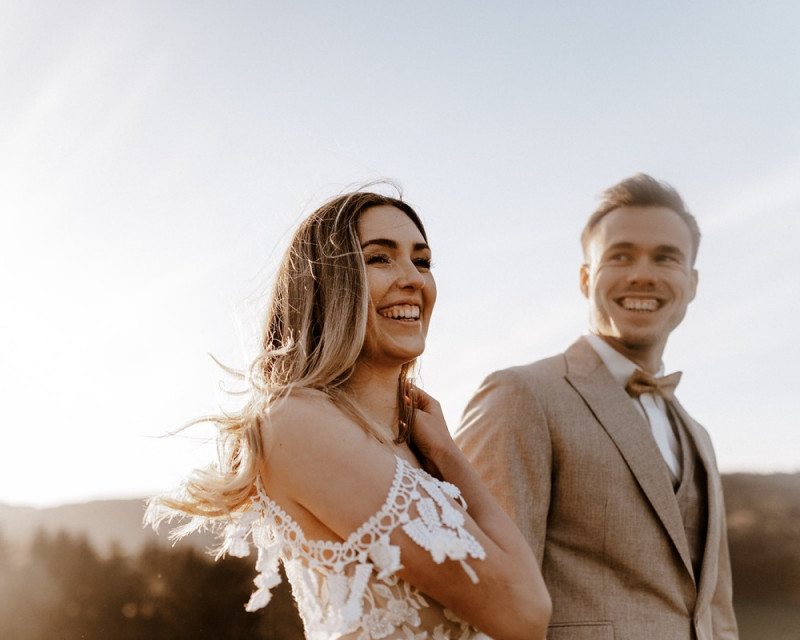 Eine atemberaubende Bohohochzeit im Boho Glam Stil in feinen Nudetönen, strahlendem Weiß und zartem Blush