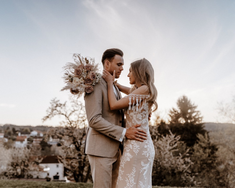 Eine atemberaubende Bohohochzeit im Boho Glam Stil in feinen Nudetönen, strahlendem Weiß und zartem Blush