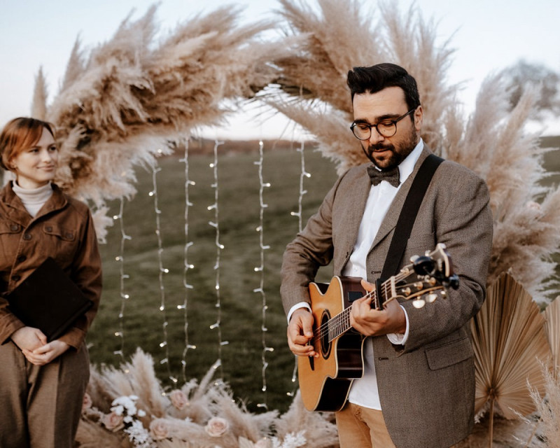 Eine atemberaubende Bohohochzeit im Boho Glam Stil in feinen Nudetönen, strahlendem Weiß und zartem Blush