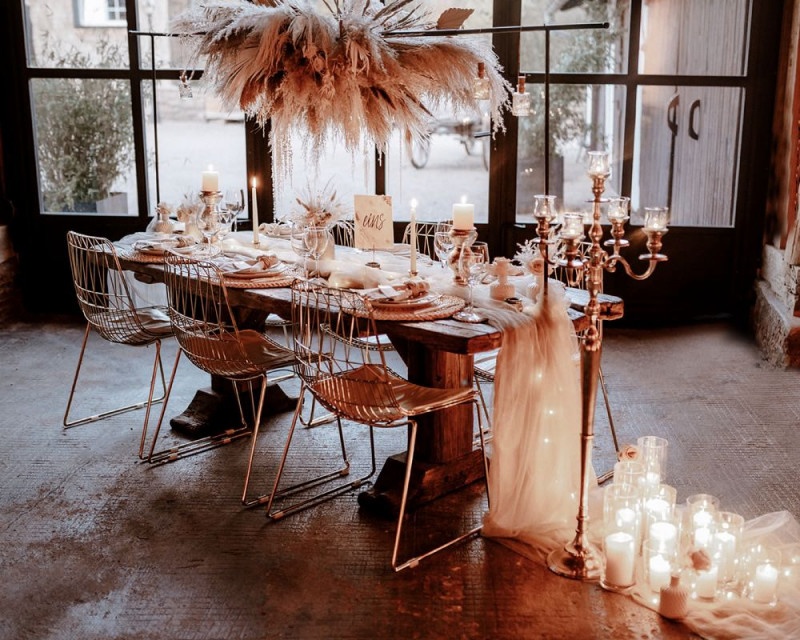 Eine atemberaubende Bohohochzeit im Boho Glam Stil in feinen Nudetönen, strahlendem Weiß und zartem Blush