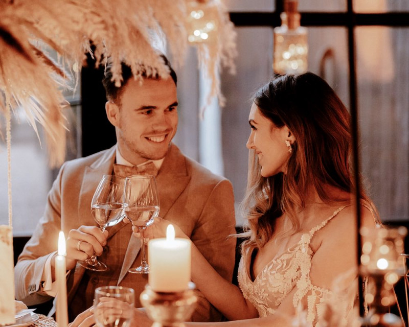 Eine atemberaubende Bohohochzeit im Boho Glam Stil in feinen Nudetönen, strahlendem Weiß und zartem Blush