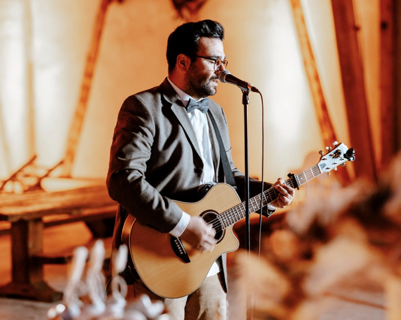 Eine atemberaubende Bohohochzeit im Boho Glam Stil in feinen Nudetönen, strahlendem Weiß und zartem Blush