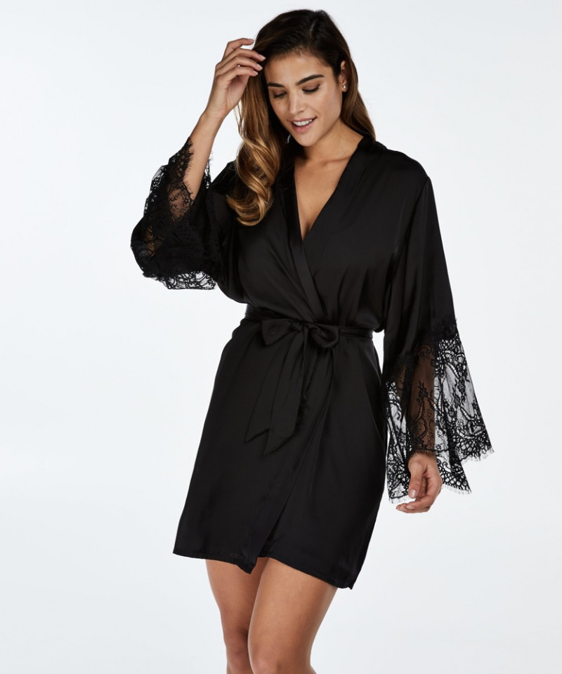 Hunkemöller - Die schönsten Styles wie Kimonos, Pyjamas und Dessous für dein Getting Ready zur Hochzeit oder deine Brautparty mit deinen Brautjungfern