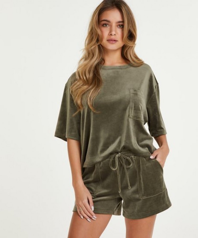 Hunkemöller - Die schönsten Styles wie Kimonos, Pyjamas und Dessous für dein Getting Ready zur Hochzeit oder deine Brautparty mit deinen Brautjungfern