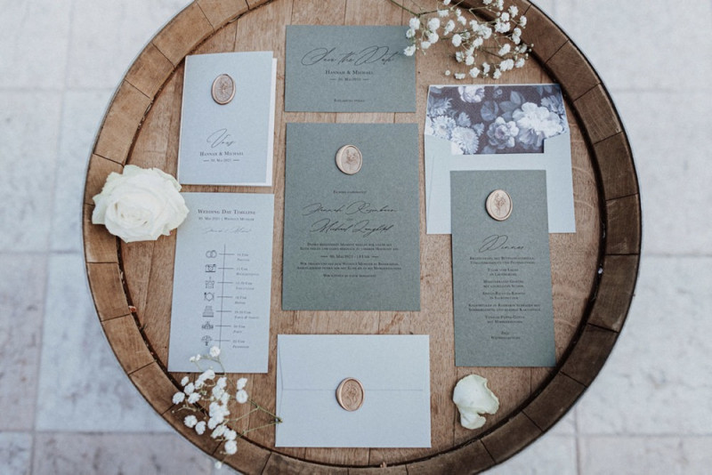 Eine galmouröse Greenery Hochzeit mit toskanischem Flair auf einem Weingut in der Pfalz