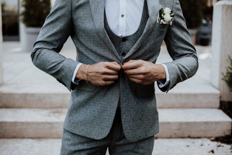 Eine galmouröse Greenery Hochzeit mit toskanischem Flair auf einem Weingut in der Pfalz