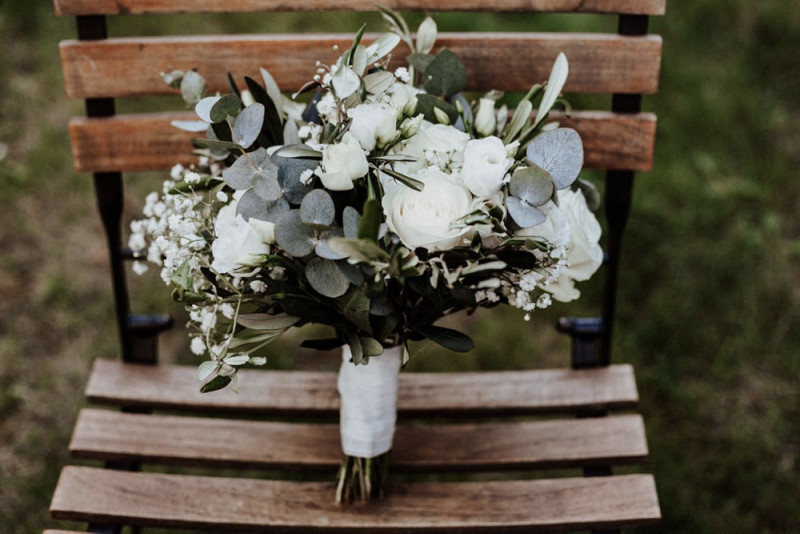 Eine galmouröse Greenery Hochzeit mit toskanischem Flair auf einem Weingut in der Pfalz