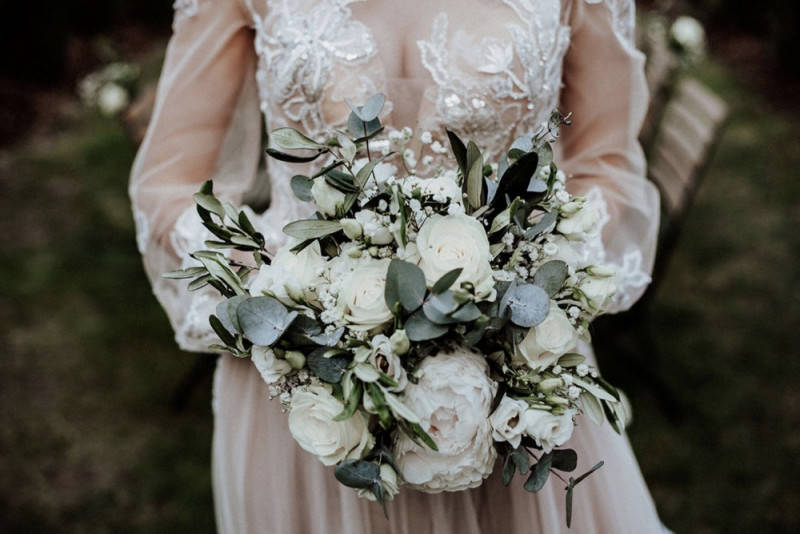 Eine galmouröse Greenery Hochzeit mit toskanischem Flair auf einem Weingut in der Pfalz