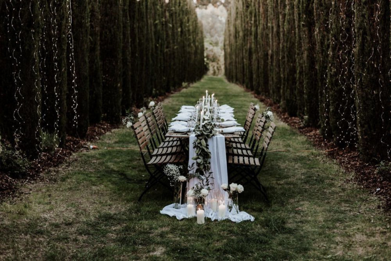 Eine galmouröse Greenery Hochzeit mit toskanischem Flair auf einem Weingut in der Pfalz