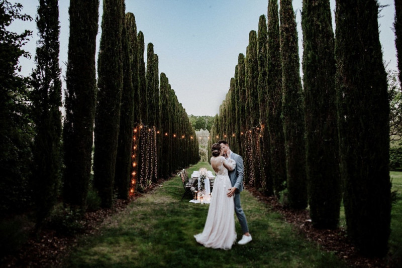 Eine galmouröse Greenery Hochzeit mit toskanischem Flair auf einem Weingut in der Pfalz