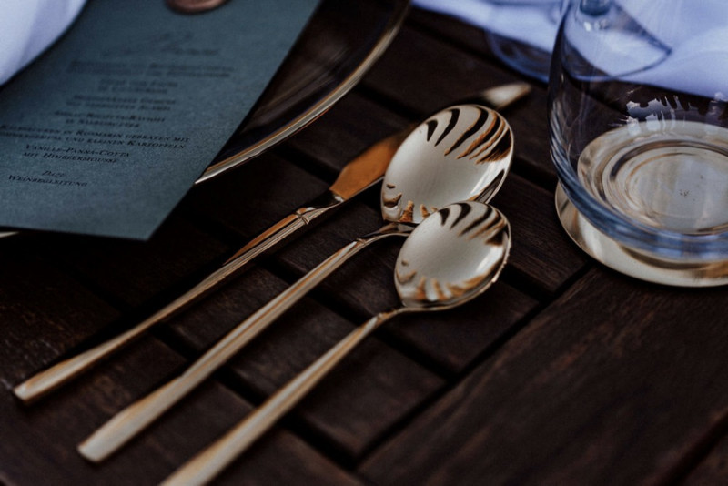 Eine galmouröse Greenery Hochzeit mit toskanischem Flair auf einem Weingut in der Pfalz