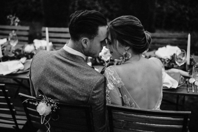 Eine galmouröse Greenery Hochzeit mit toskanischem Flair auf einem Weingut in der Pfalz